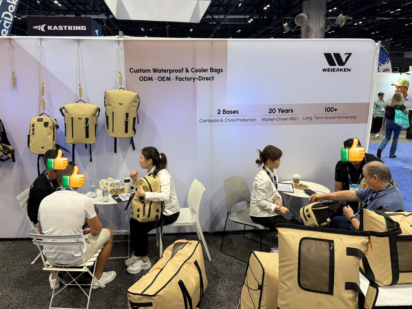 Product discussions at the Weierken booth