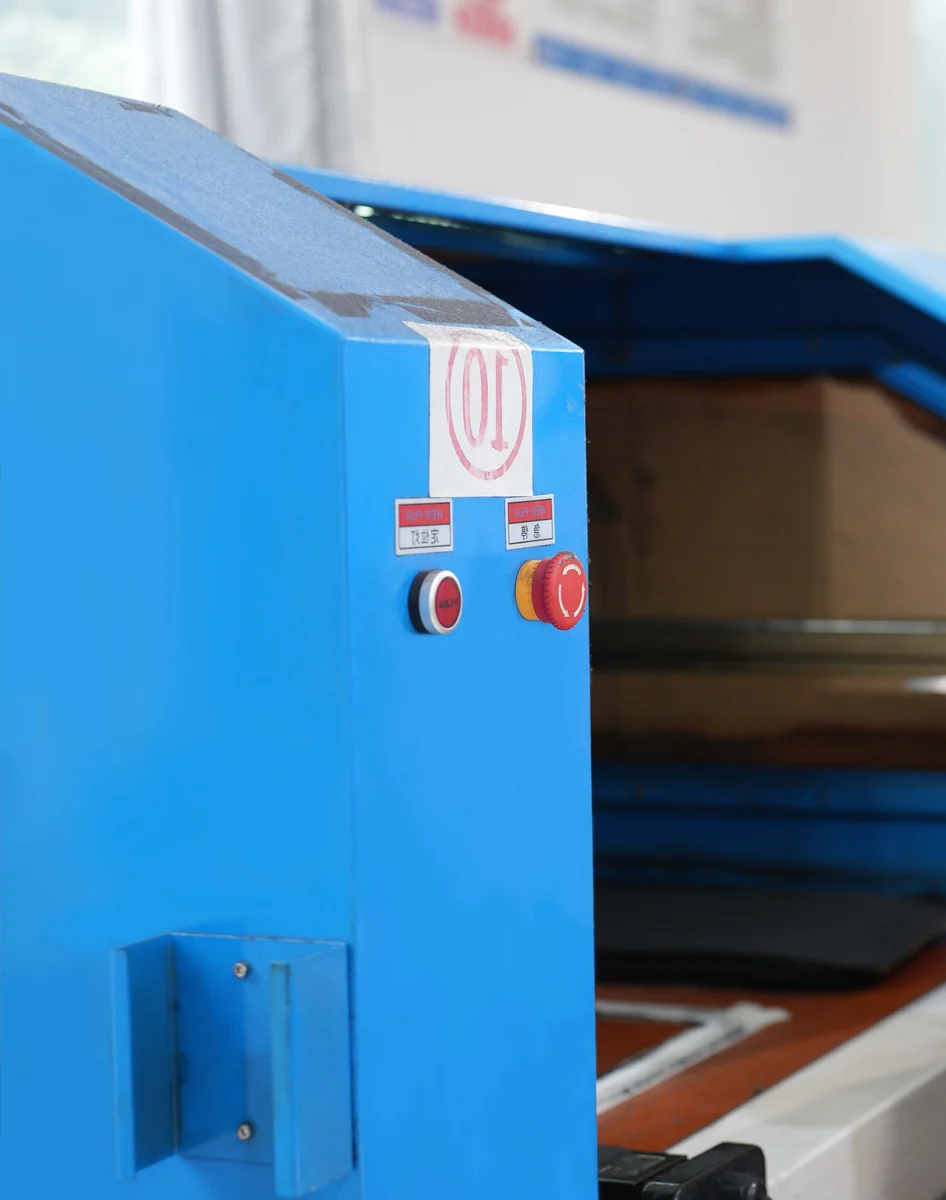 Weierken outdoor bag equipment: Controlled Glue Application